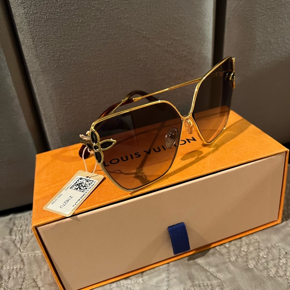 Authentic Louis Vuitton yellow Epi wallet